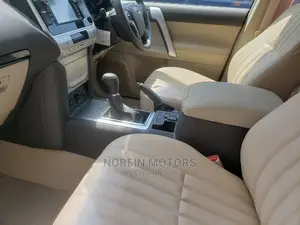 Toyota Land Cruiser Prado 2018 Off White