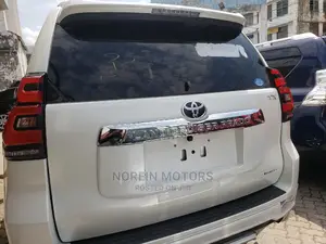 Toyota Land Cruiser Prado 2018 Off White