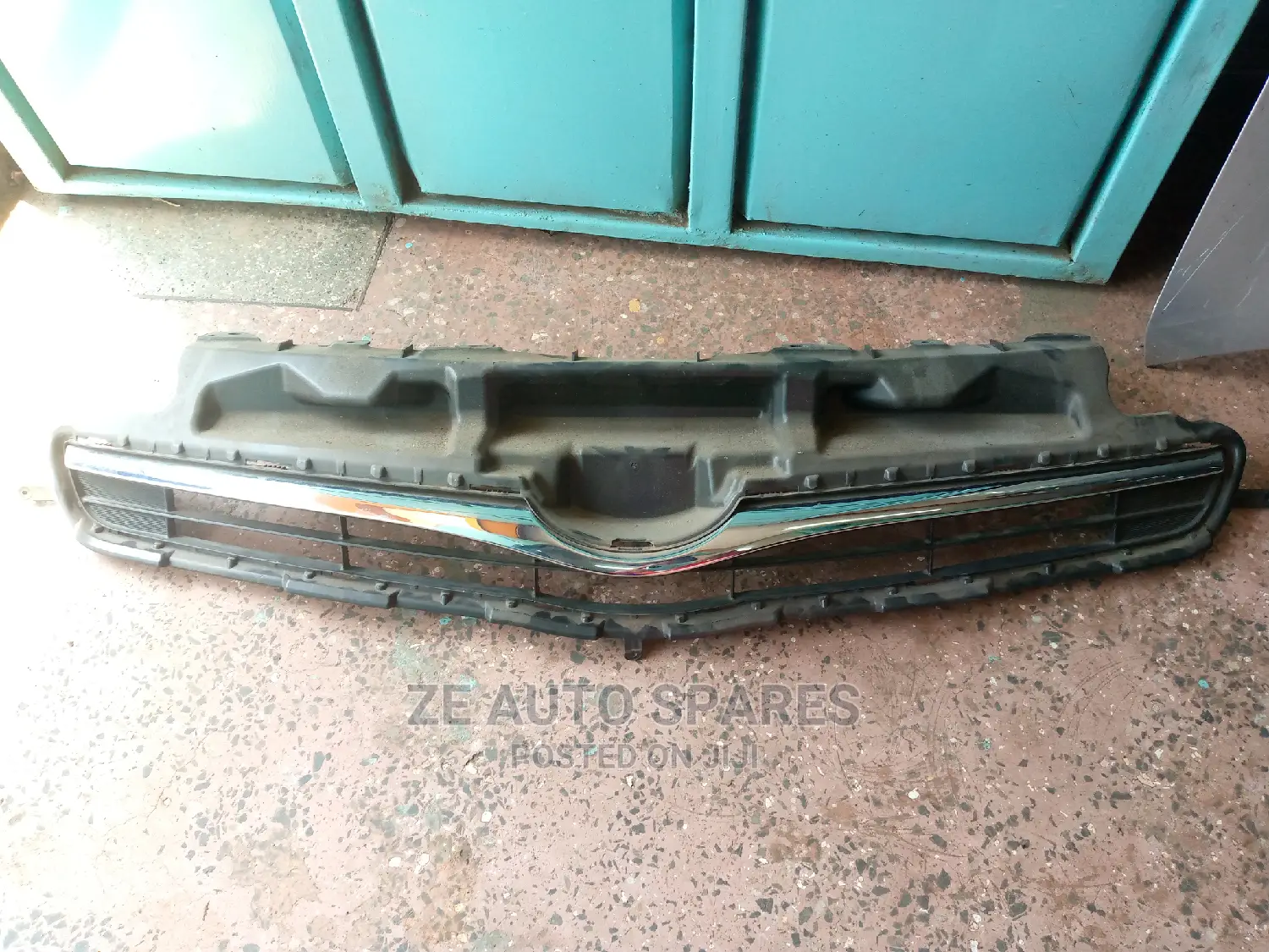 Toyota Ractis Grill