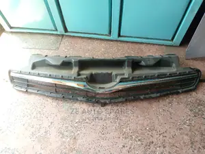 Toyota Ractis Grill