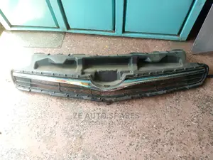 Toyota Ractis Grill