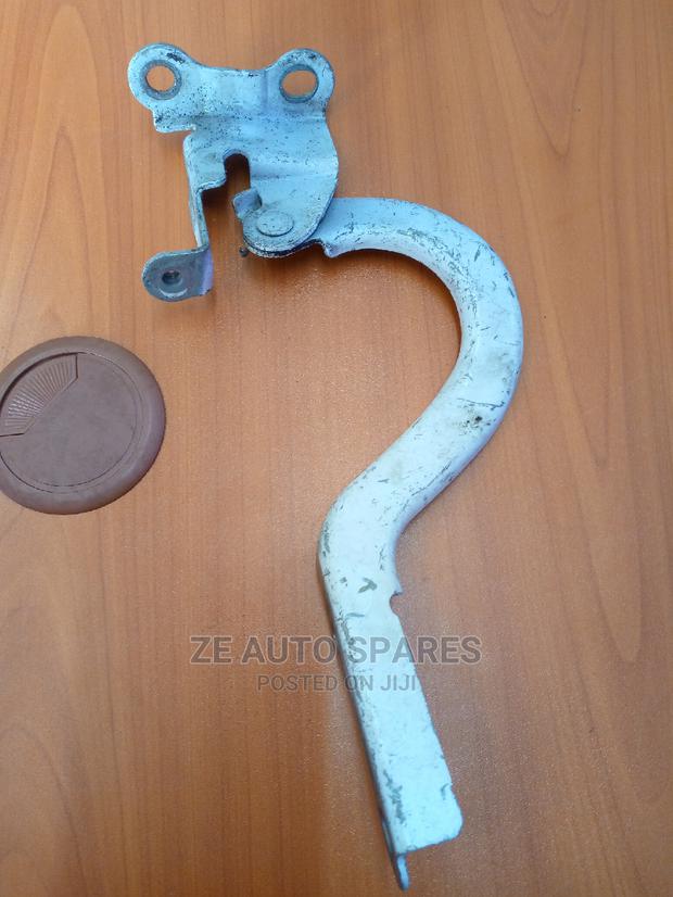Ractis 2012 Bonnet Hinges