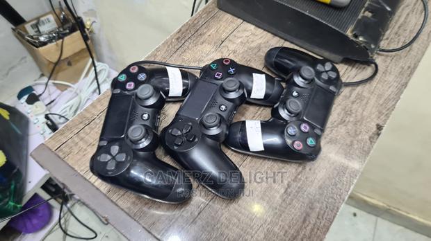 Playstation 4 Controllers - main view