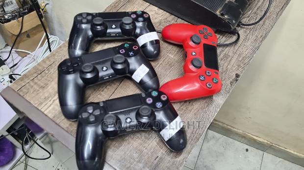 Playstation 4 Controllers - thumbnail 2