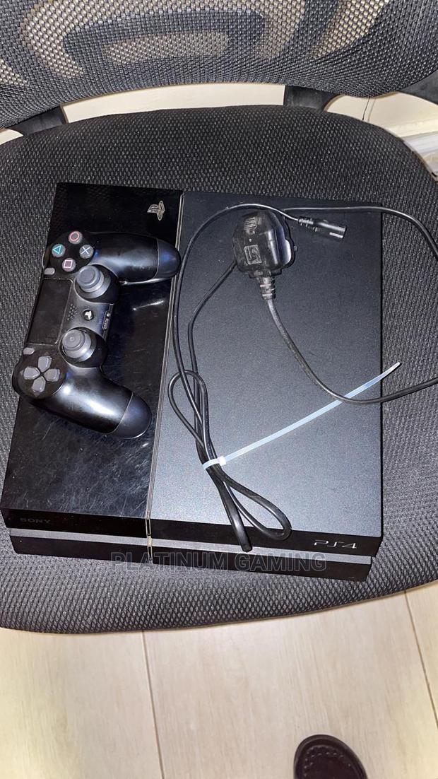 Ps4 Standard Chipped With 10 Games
