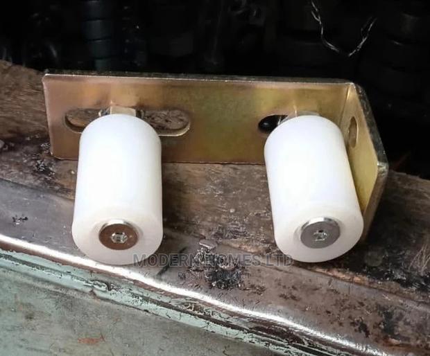 Heavy Duty Guide Rollers for Sliding Gates - thumbnail 2