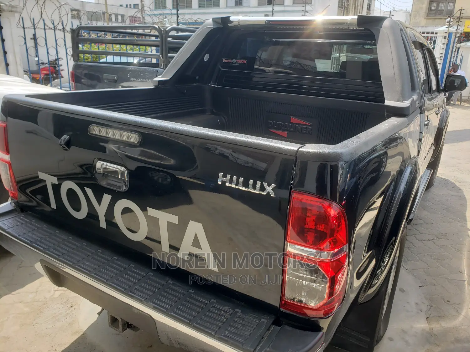 Toyota Hilux 2014 Black