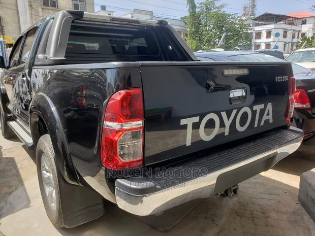 Toyota Hilux 2014 Black - thumbnail 8