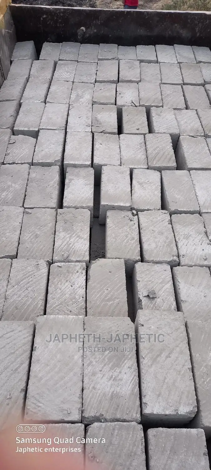 Machine Cut Stones(With Intacts Edges)