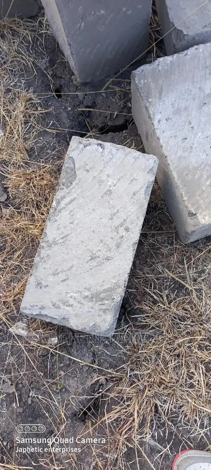 Grade 1 Machine Cut Stones,: