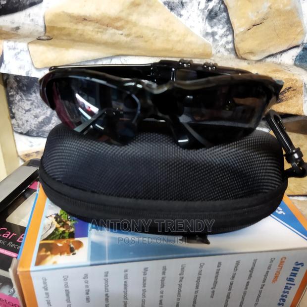 Bluetooth Sunglasses for Music and Hands Free Calls - thumbnail 2