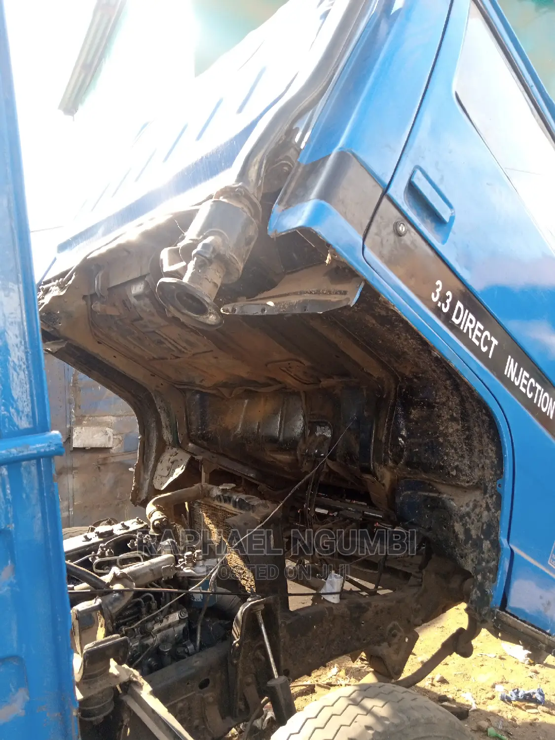 A Isuzu Elf 3.3 Canter