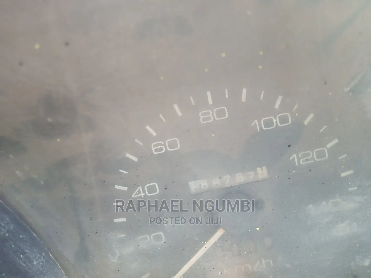 A Isuzu Elf 3.3 Canter