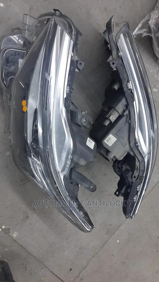 Auris 2015/2016 Headlights - main view