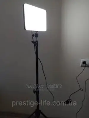 MM-240 Professional LED Camera Light With Tripod