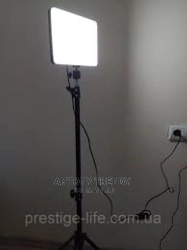 MM-240 Professional LED Camera Light With Tripod