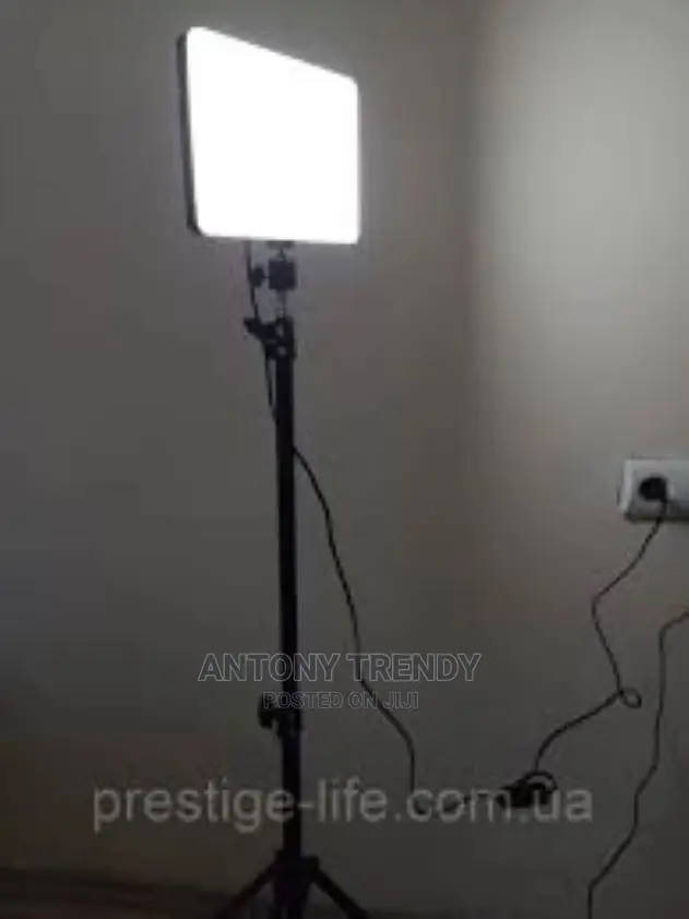 MM-240 Professional LED Camera Light With Tripod