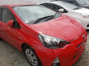 Toyota Aqua 2015 Red