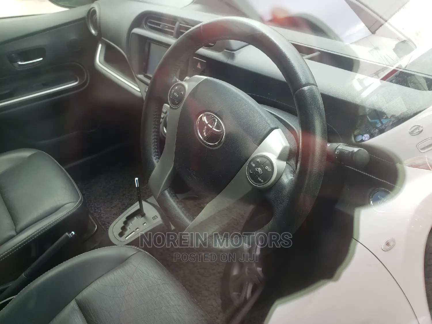 Toyota Aqua 2015 Red