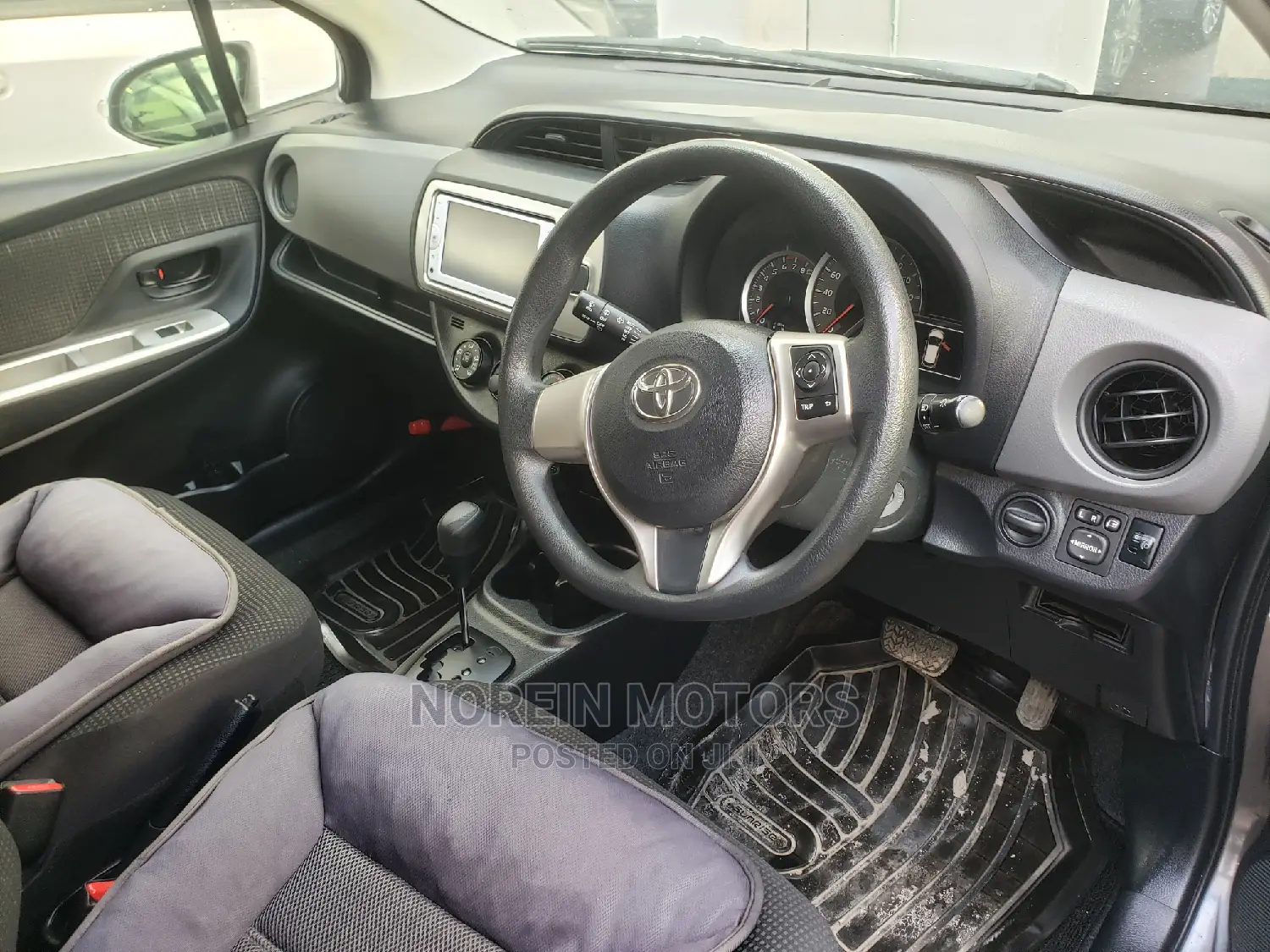 Toyota Vitz 2015 Gray