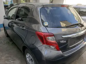 Toyota Vitz 2015 Gray