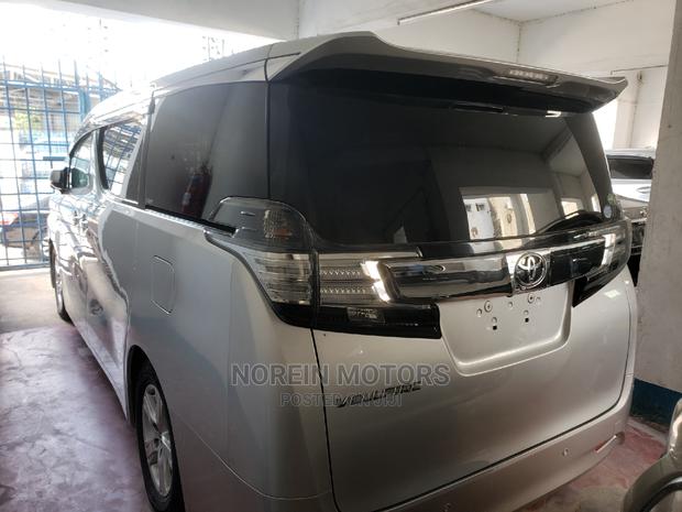 Toyota Vellfire 2015 Silver - thumbnail 3