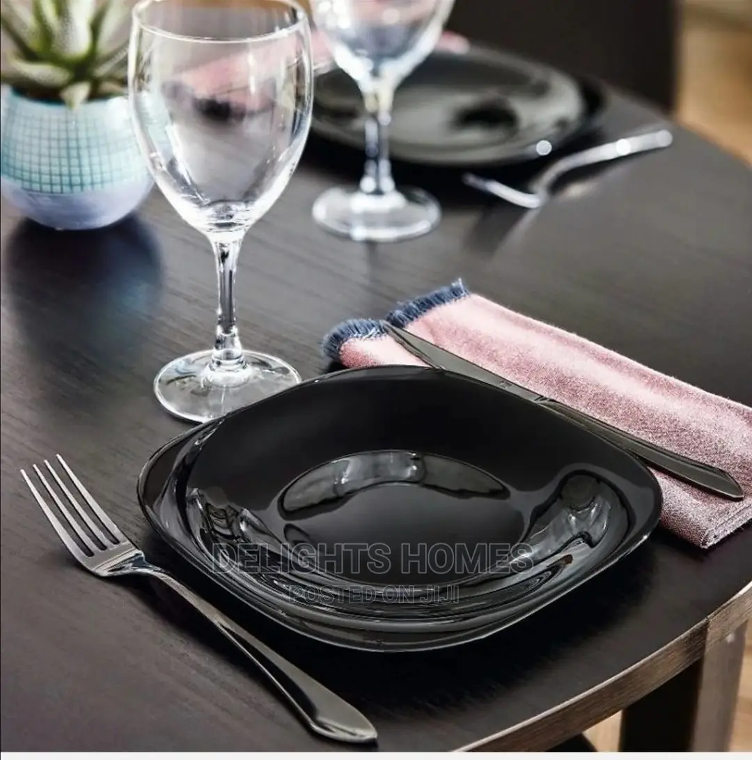 10.5inch Carine Black Luminarc Plate