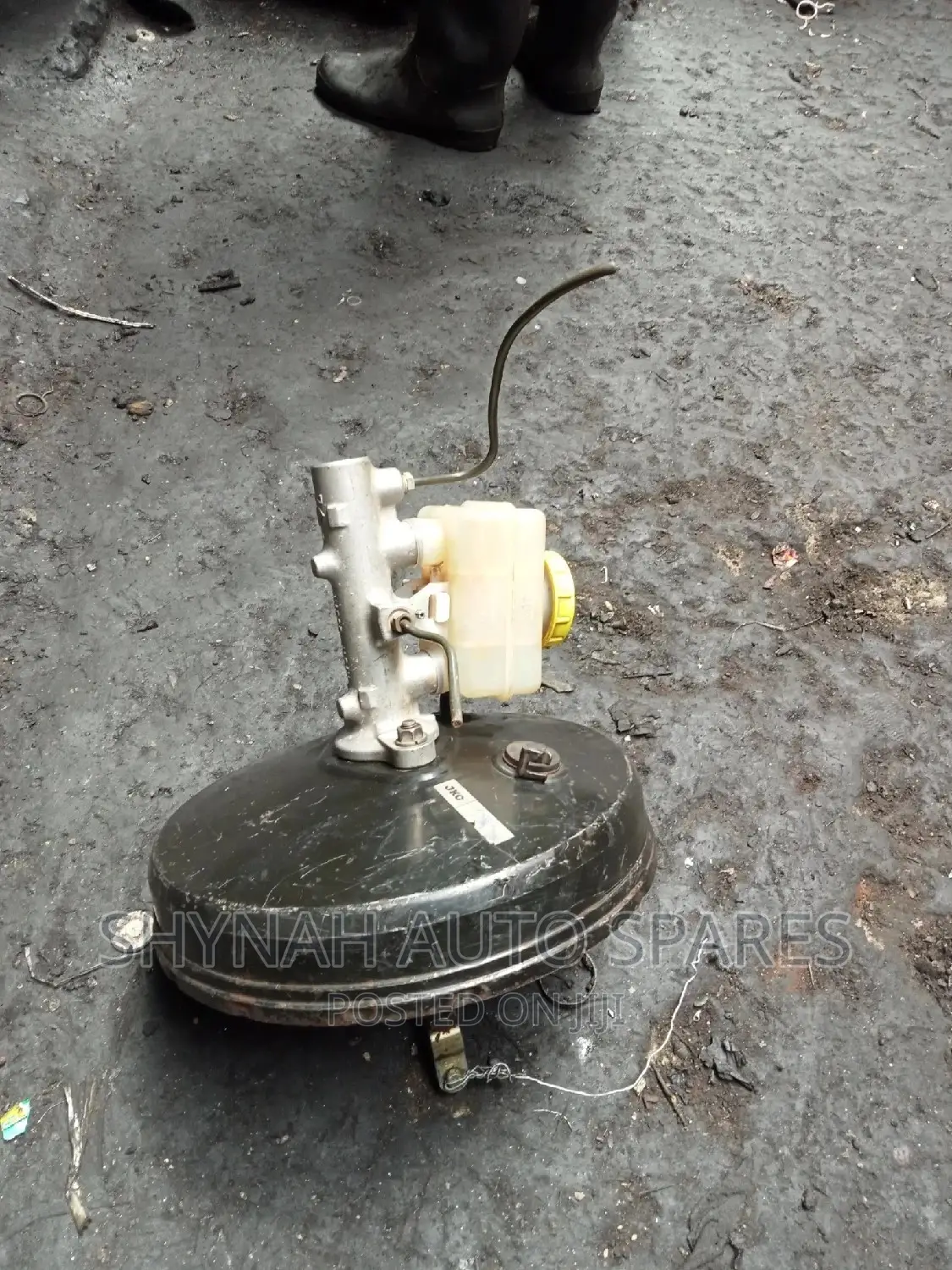 Brake Booster and Master Cylinder Nissan B15