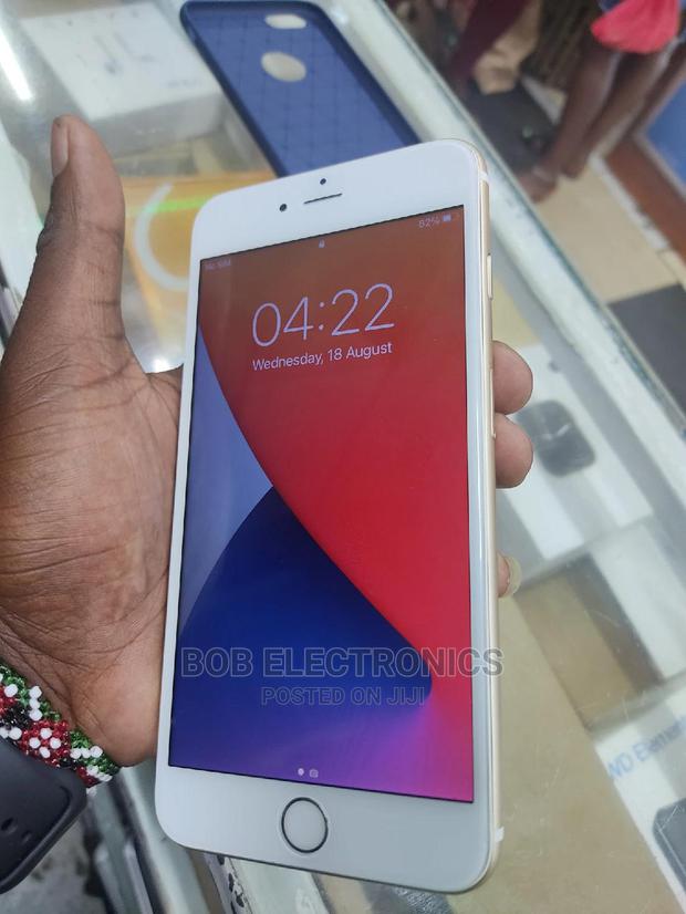 Apple iPhone 6s 64 GB Gold - main view