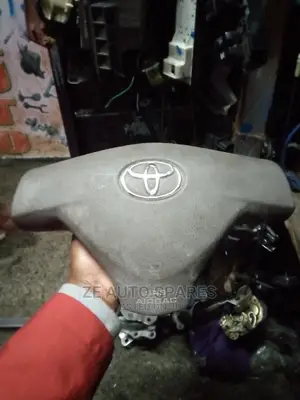 Toyota Isis Airbag