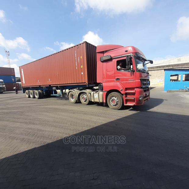 Clean 40ft Shipping Container - main view