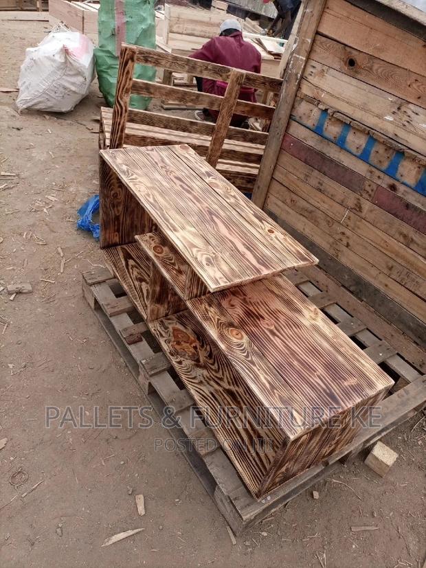 Tv Stand Pallets - thumbnail 4