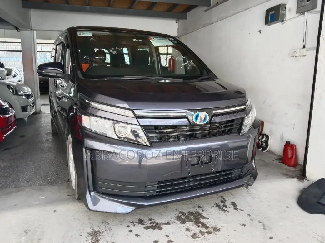 Toyota Voxy 2015 Purple