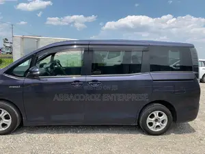 Toyota Voxy 2015 Purple