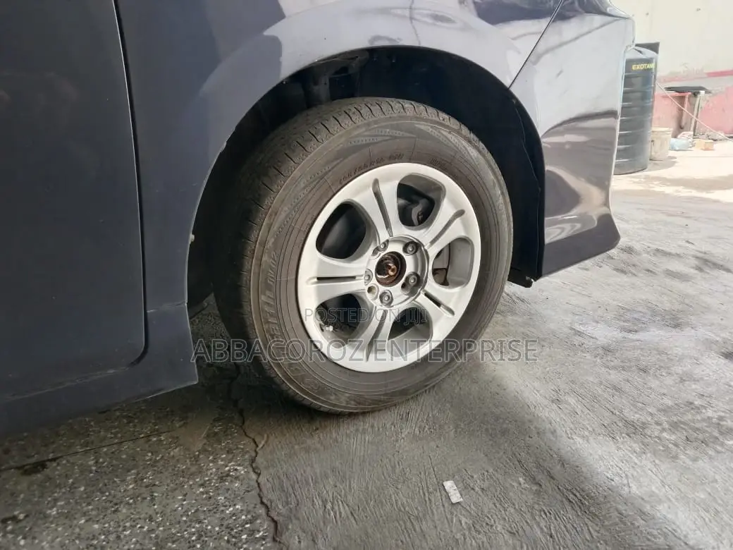 Toyota Voxy 2015 Purple