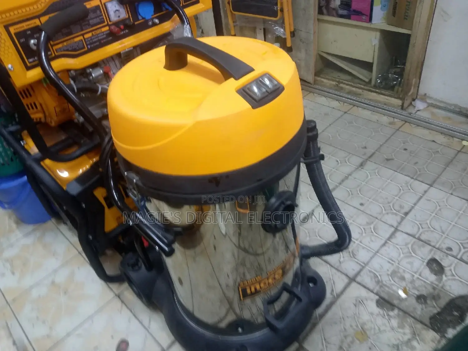 Most Radiant 2400w Vacuum Cleaner 70l