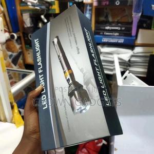 Zoomable Cree Xm-L Q5 LED Flashlight Torch - thumbnail 2