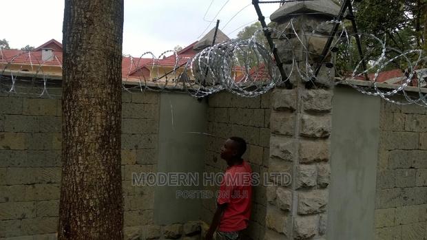 Quality Rust Proof Electric and Razor Wire Installation - thumbnail 4