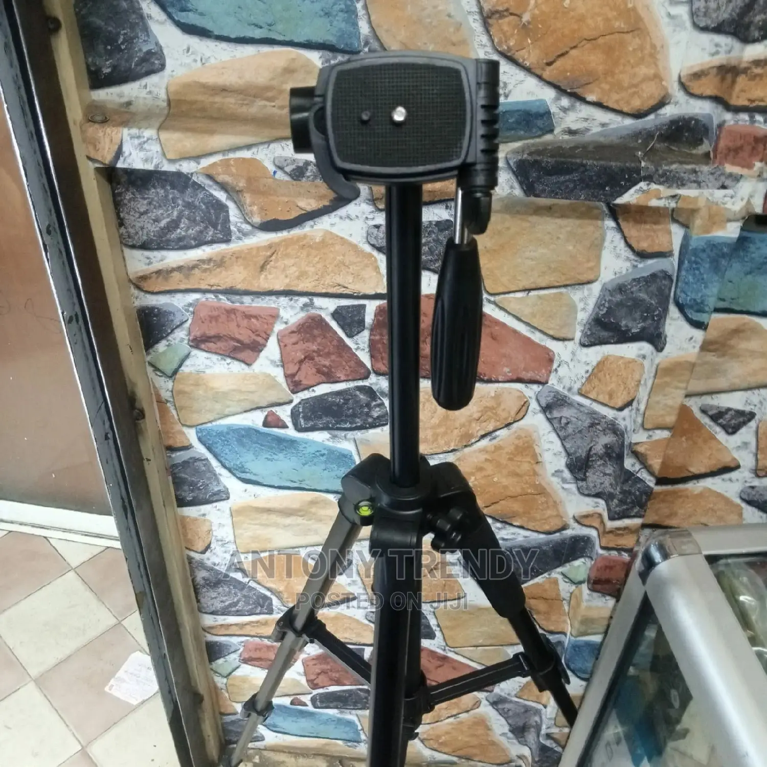 3366 Tripod Model With a Bag