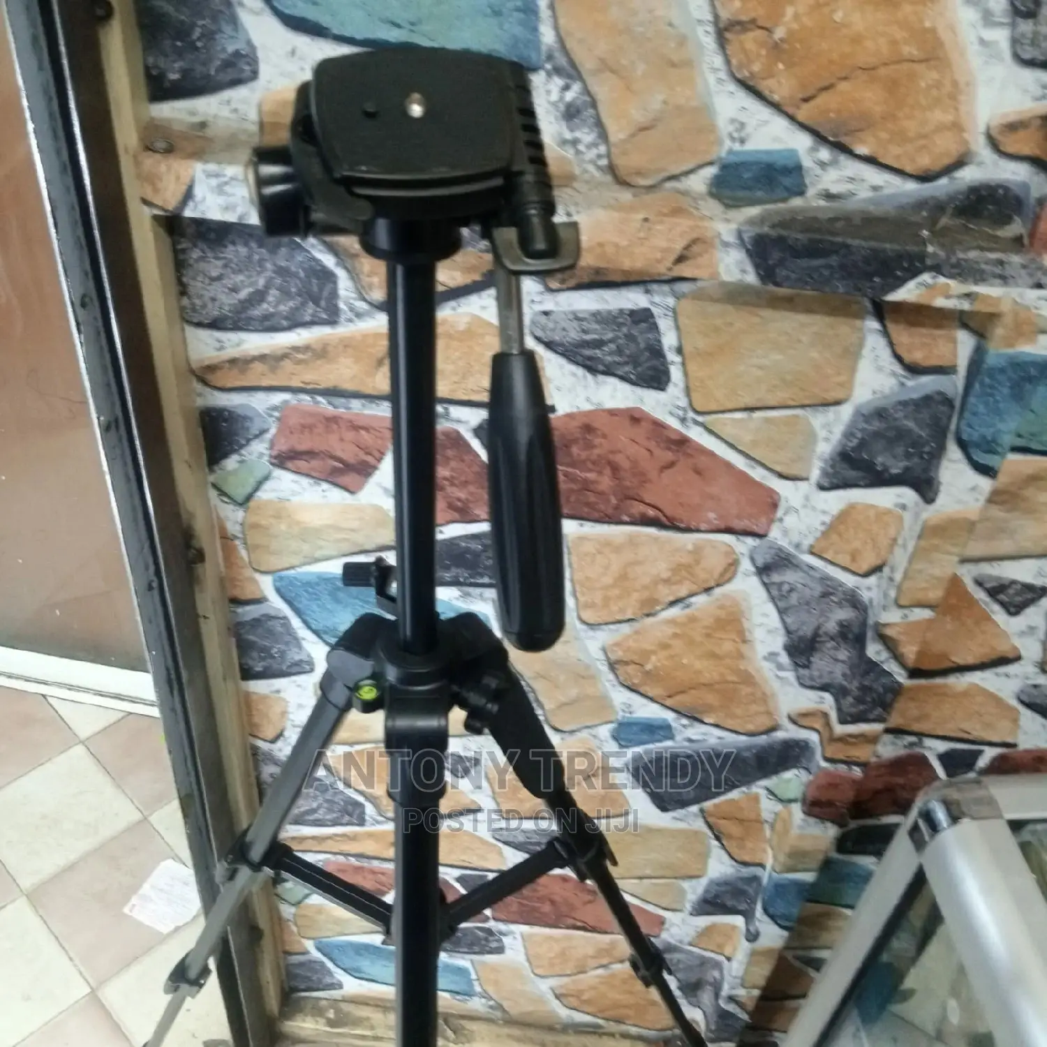3366 Tripod Model With a Bag