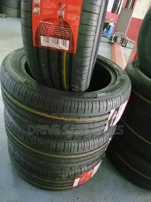 225/55 R17 Armstrong Tyre Made in China