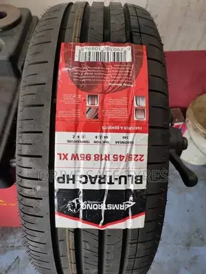 225/45 R18 Armstrong Tyre Made in China Nylon