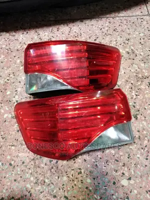 Toyota Avensis Saloon Taillights/ Backlights /Rear Lights