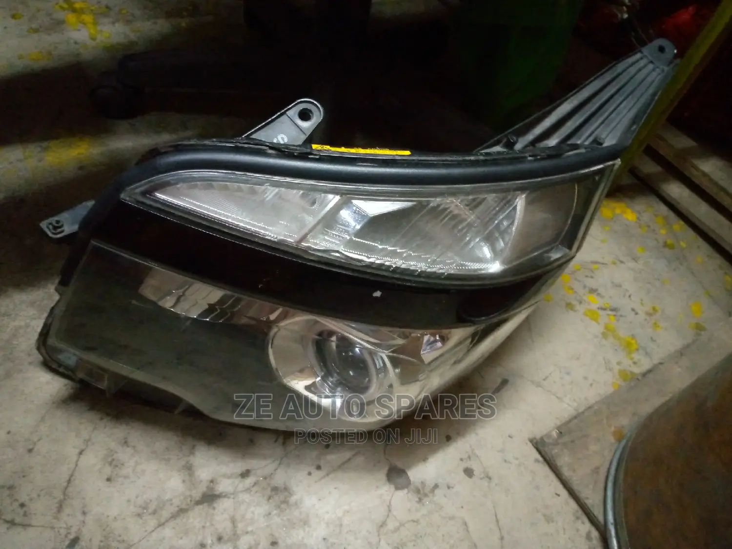 Toyota Voxy 2012 Headlight