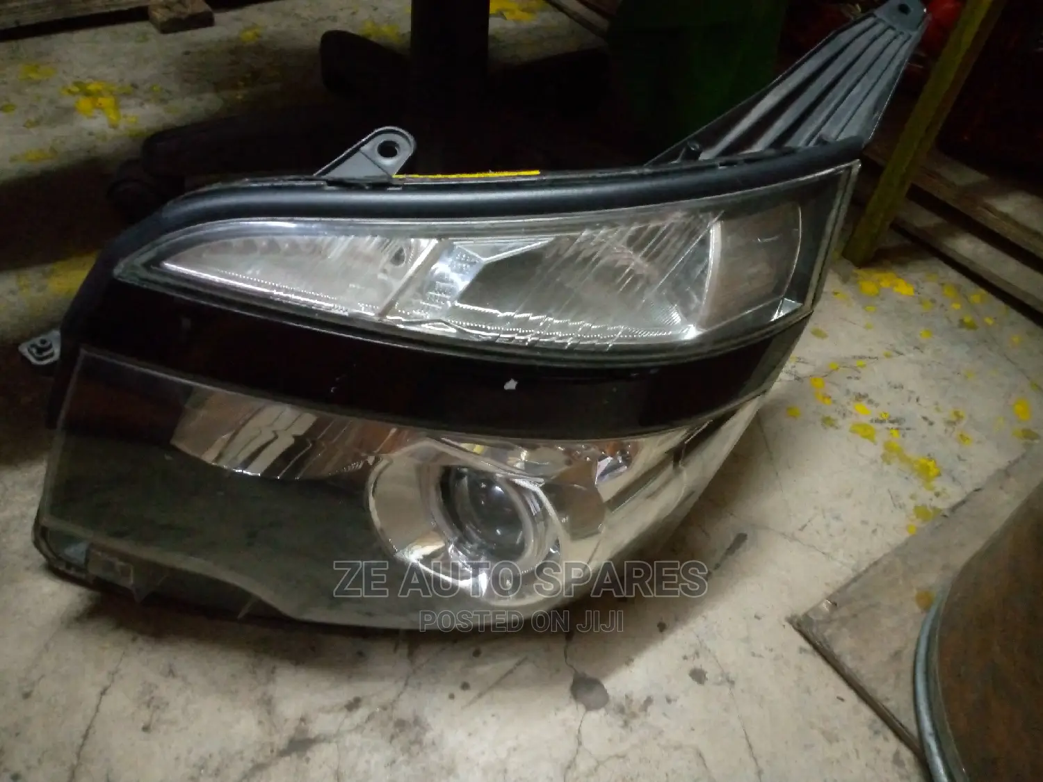 Toyota Voxy 2012 Headlight