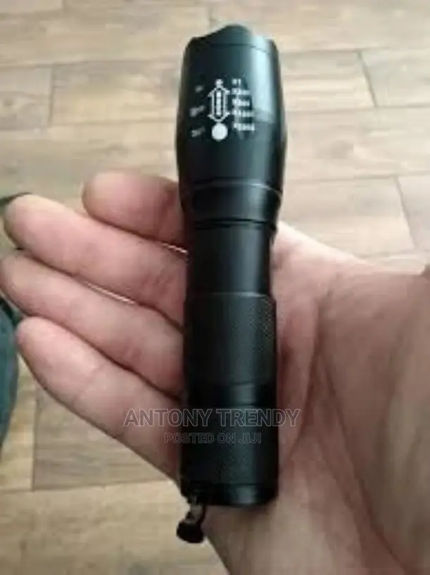LED Torch Super Bright CREE T6 Torch Zoomable Waterproof Fl