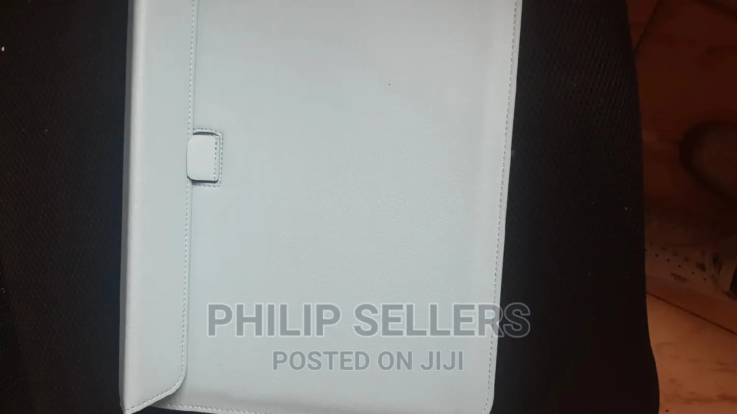 Quality Leather Material Waterproof and Scratch Resistant