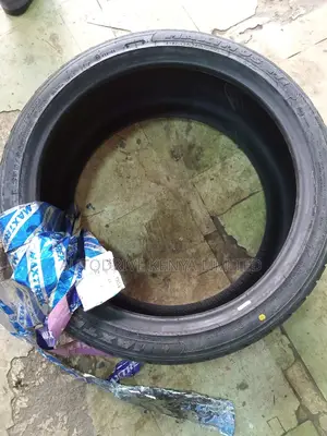 255/35r18 Maxtrek 94W