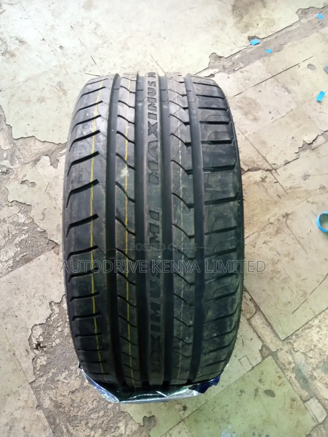 255/35r18 Maxtrek 94W