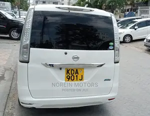 Nissan Serena 2013 Silver